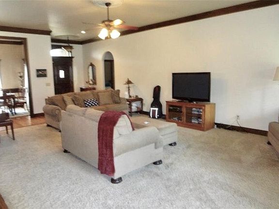4th image of 10608 Timber Oak Dr