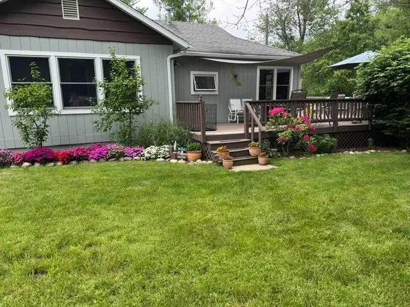 93061 Streeter Dr, Lawton, MI 49065
