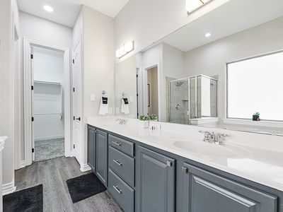 1460 Bristol Ln, Lewisville, TX, 75077