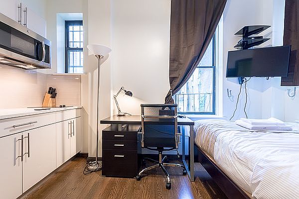 1st image of 35 E 7th St APT 1R