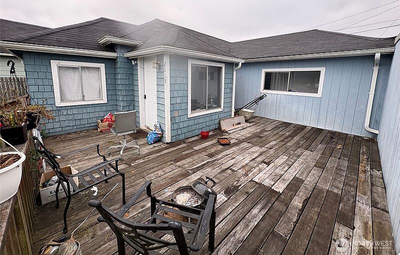 3rd image of 2615 Bay Avenue
