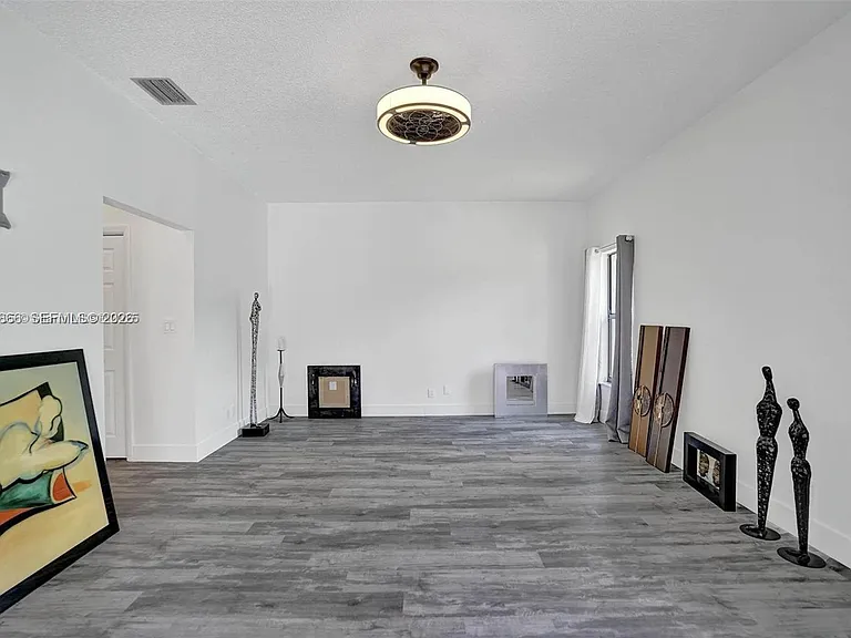 16610 Royal Poinciana Ct #16610 — Photo 29