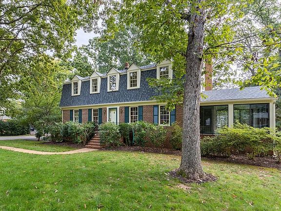3rd image of 2433 Scarsborough Dr