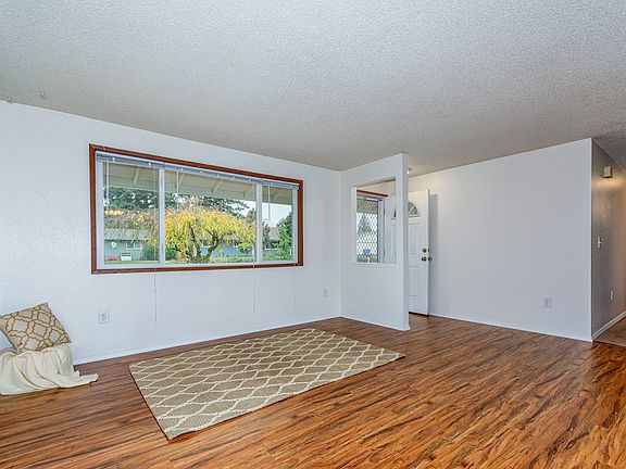 4th image of 2217 NE 96th Ct