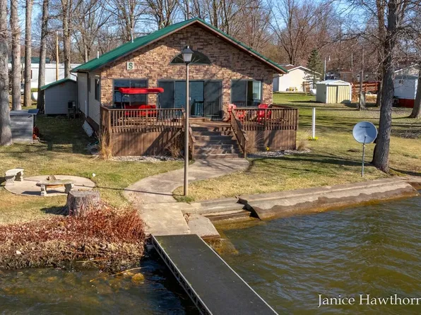 1106 Brooks Rd, Hastings, MI 49058