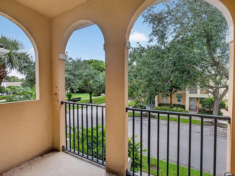 213 Barcelona Dr — Photo 26