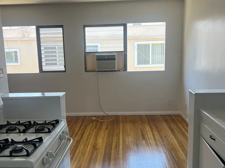 3426 Mentone Ave #7 — Photo 9