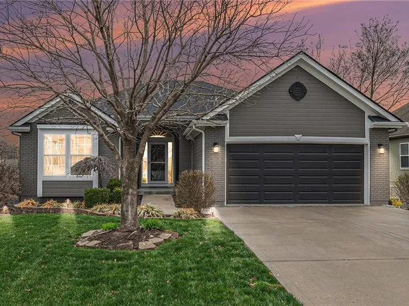 103 Hampton Dr, Smithville, MO 64089