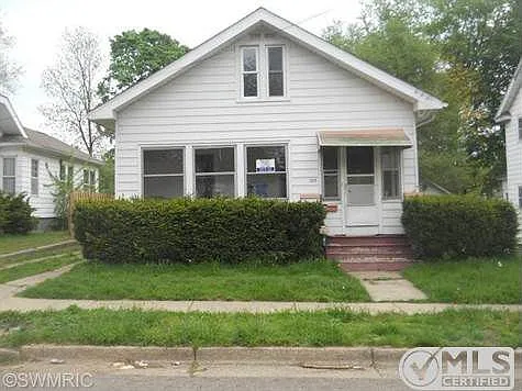 188 Wabash Ave N photo 1