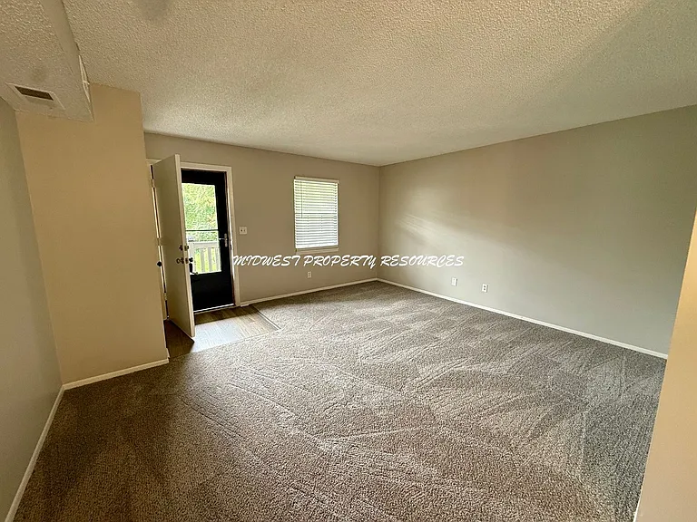 989 NW Colbern Rd #5B — Photo 8