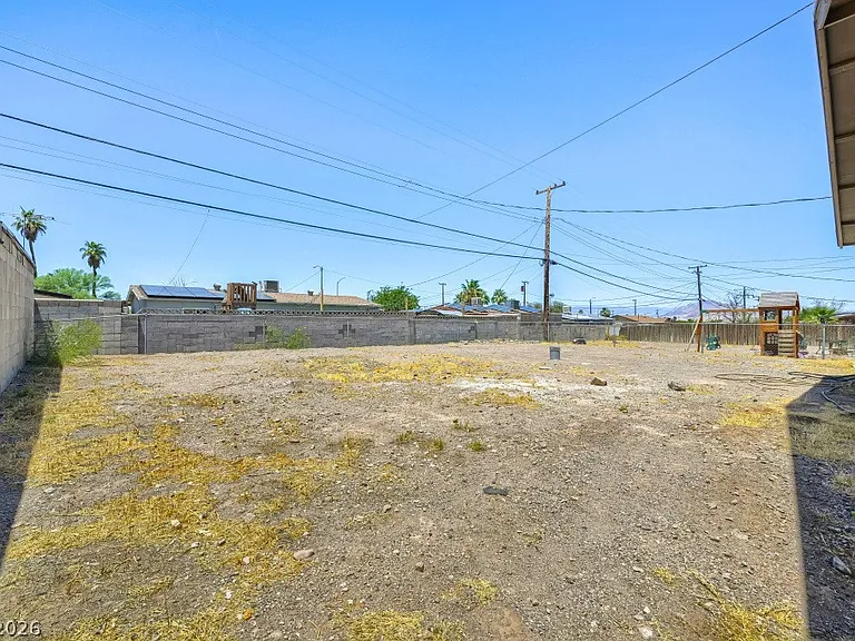 823 Center St — Photo 24