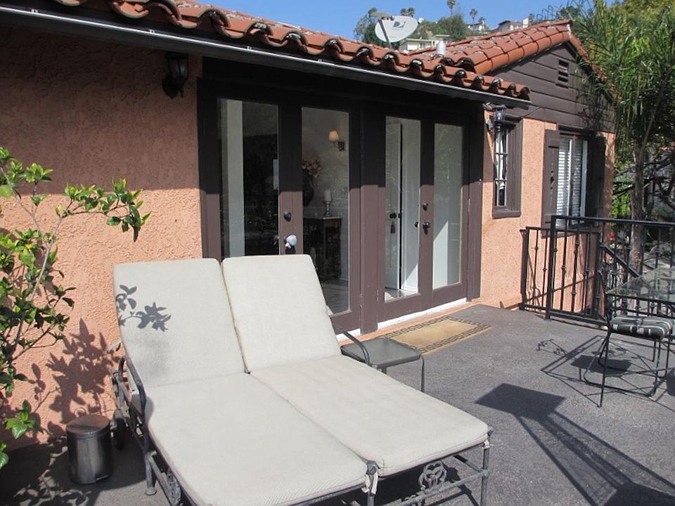 Sunbathe on private patio and enjoy the outdoors! Quiet setting, birds chirping, lovely views