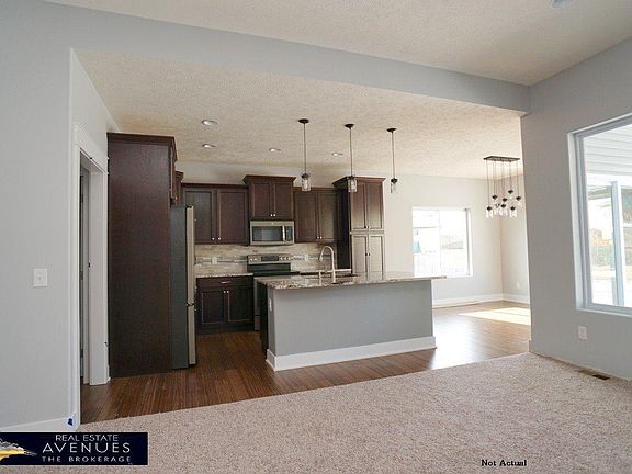 4th image of 7231 Yankee Woods Dr
