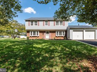 27 E Ln, Willingboro, NJ 08046