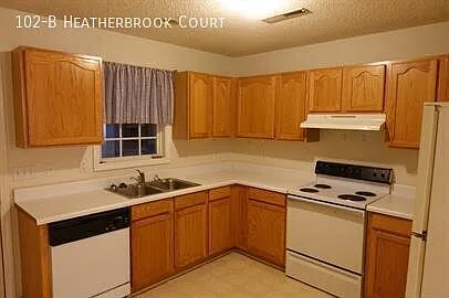102-B Heatherbrook Court — Photo 2