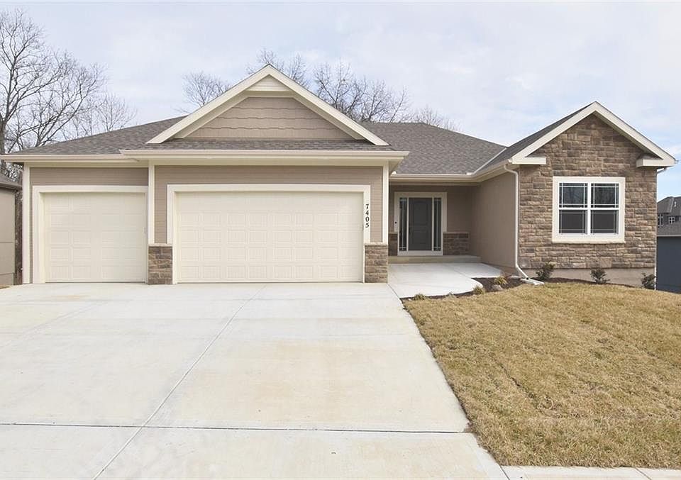 1st image of 7405 NW Forest Lakes Dr