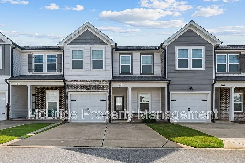 3 bed, 2.5 bath, 1610 sqft, $1,900 — Photo 1