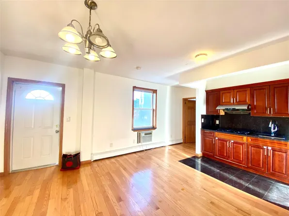 71-77 159th Street #3E, Fresh Meadows, NY 11365