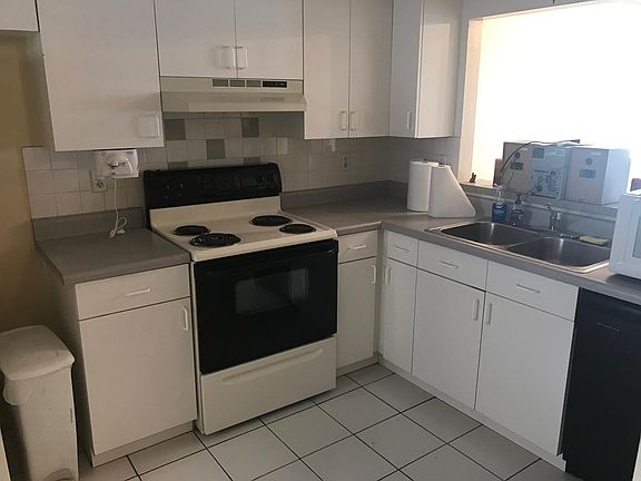 4th image of 6320 Newtown Cir APT B1