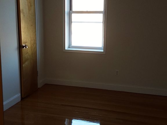 4th image of 1820 E 13th St APT 5L