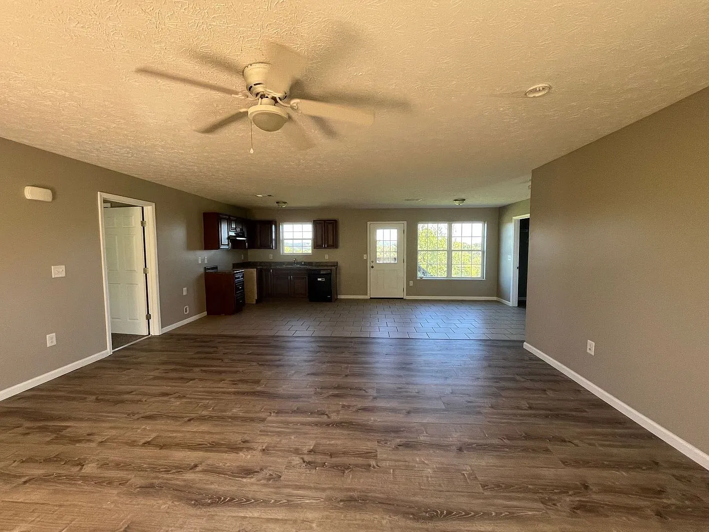 2-bedroom, 2-bathroom home located in the beautiful Dandridge — Photo 2