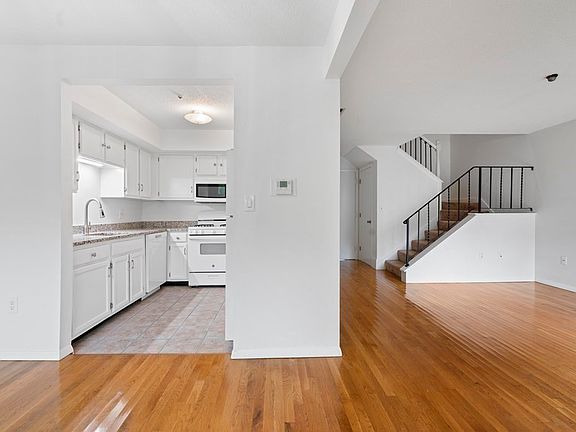 2nd image of 59 Meadowood Dr
