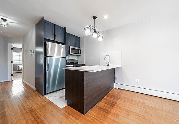 2nd image of 31 Monaco Pl #1