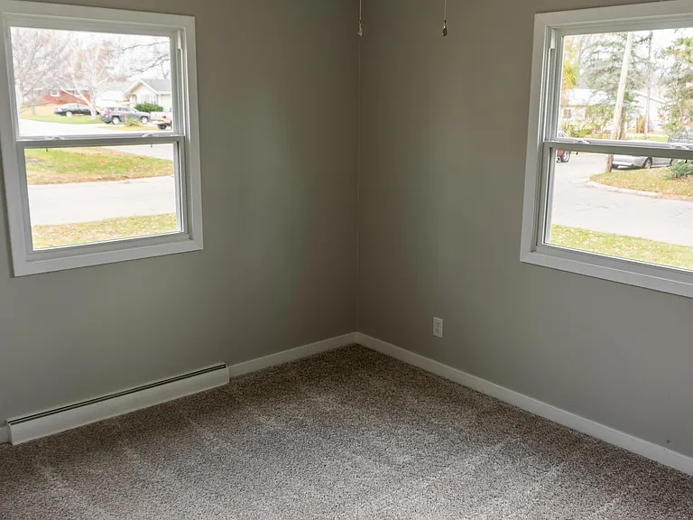 2355 Hawthorne Ct — Photo 6