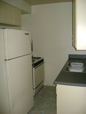 2nd image of 613 Maple St APT 7