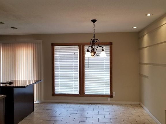 5th image of 3730 Seville Dr