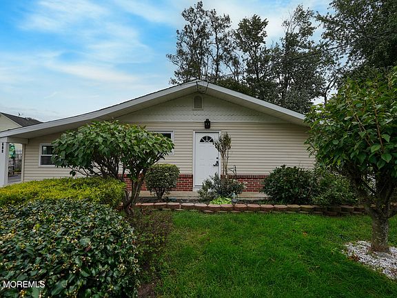 3rd image of 608 Wayside Road