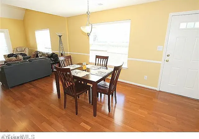 3 bed, 1599 sqft, $1,900 — Photo 3