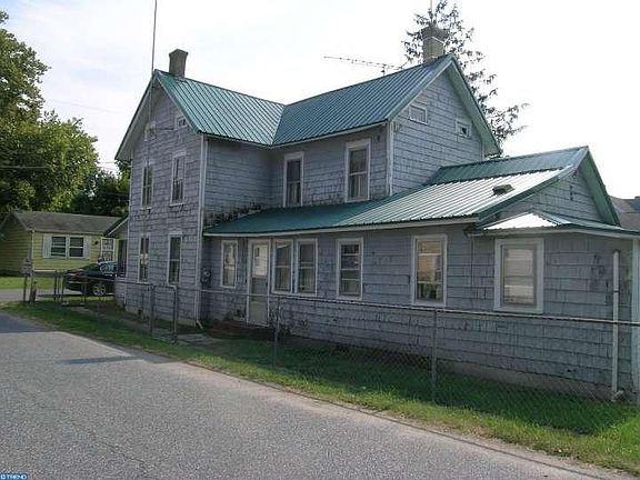 3rd image of 14 E 2nd St