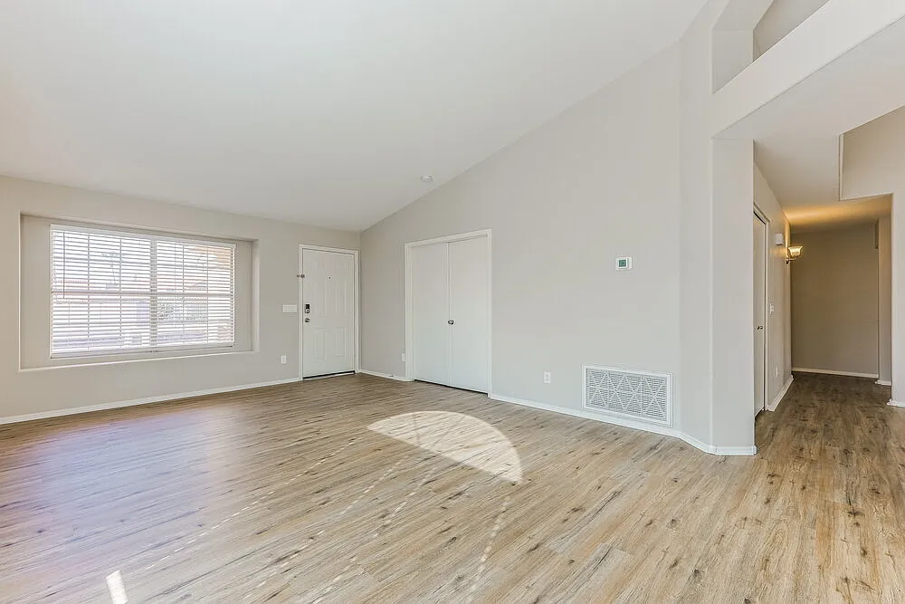 3 bed, 2.0 bath, 1818 sqft, $2,450 — Photo 3