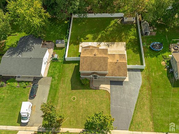 5th image of 80 Stillwell Rd