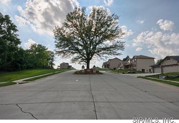 3rd image of 136 Meridian Oaks Dr