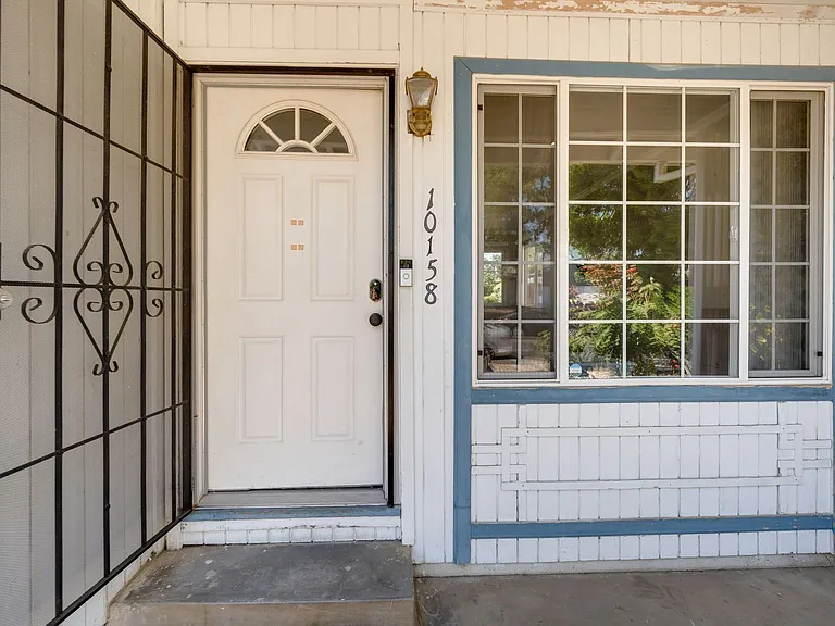 10158 De Soto Way — Photo 9