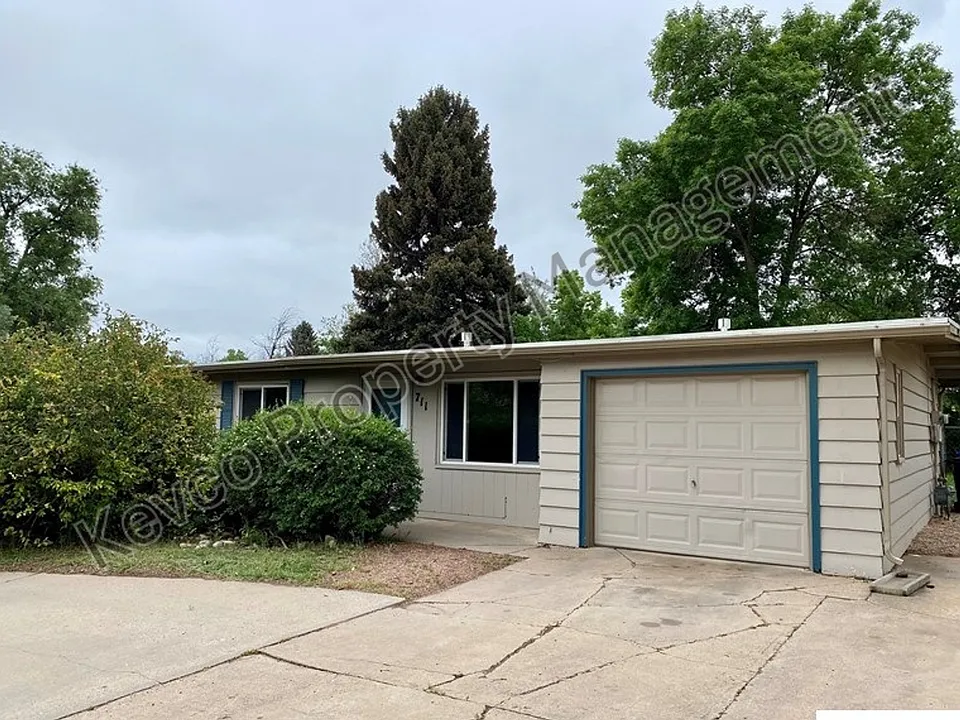 711 W Prospect Rd