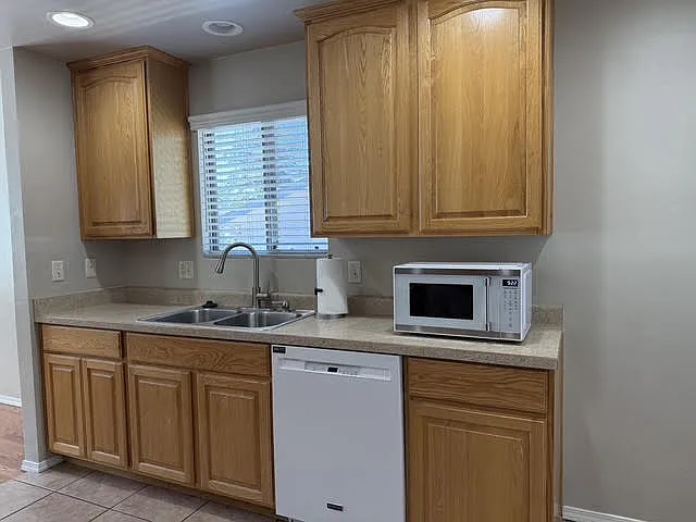 914 Jovian Dr — Photo 7