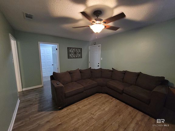 4th image of 200 W Sycamore Ave