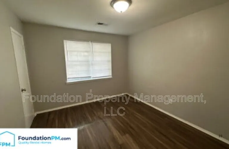 1056 Hudson St — Photo 11