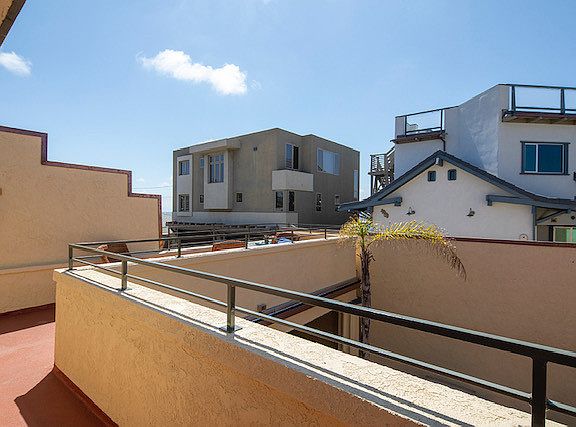 4th image of 4925 Del Mar Ave #10