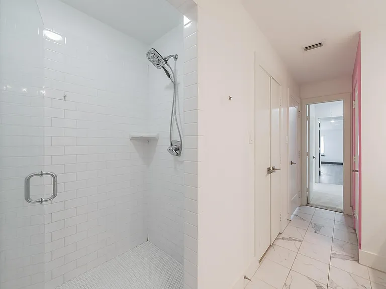 2400 Ridgecrest Dr — Photo 22