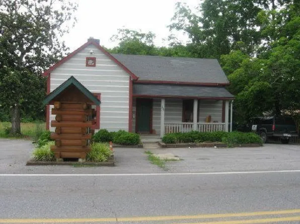 311 E Inskip Dr, Knoxville, TN 37912