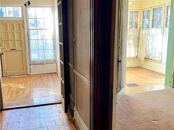 4th image of 7617 Waverly St