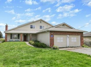 6569 Simmons Dr, Clinton, WA 98236