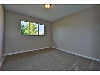 4th image of 4740 Applewood Dr