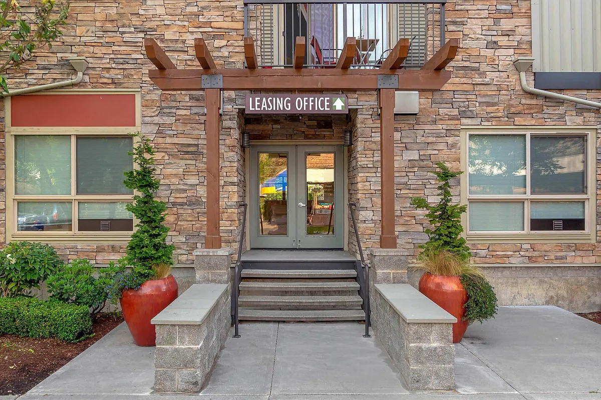 Building Photo - Delano