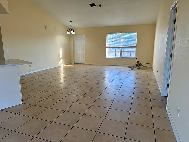 2313 NW 5th St — Photo 14
