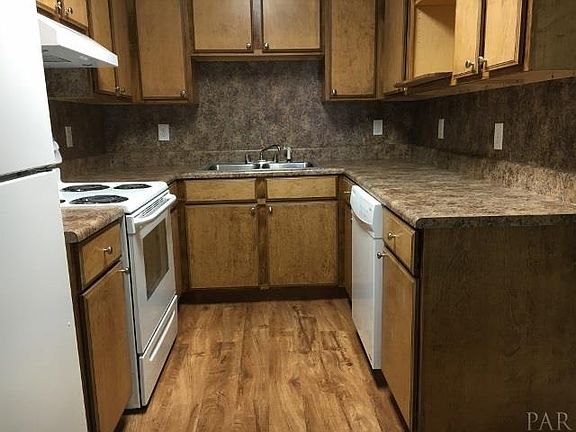 3rd image of 32 Archer Ave